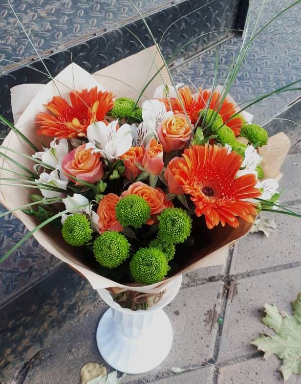Букет цветов из: Герберы, Хризантемы, Альстромерии и Розы в Невели