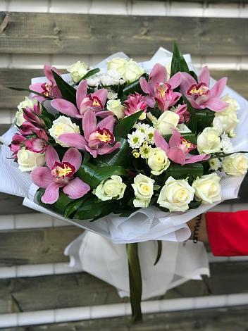 Букет цветов из: Розы и Хризантемы в Невели