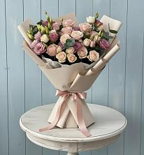 Букет цветов из:  Розы и Лизиантусы в Невели