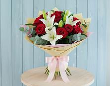 Букет цветов из:  Лилии и Розы в Невели