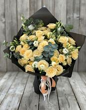 Букет цветов из:  Розы и Лизиантусы в Невели
