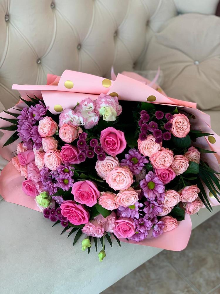 Букет цветов из: Хризантемы, Розы и Лизиантусы в Невели