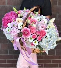 Цветочная композиция из Розы, Хризантемы, Пионы и Лизиантусы в корзине #REPLACE_PRED# Невели