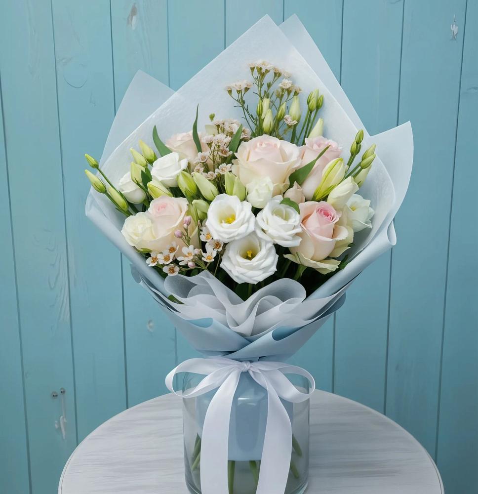 Букет цветов из: Розы и Лизиантусы в Невели