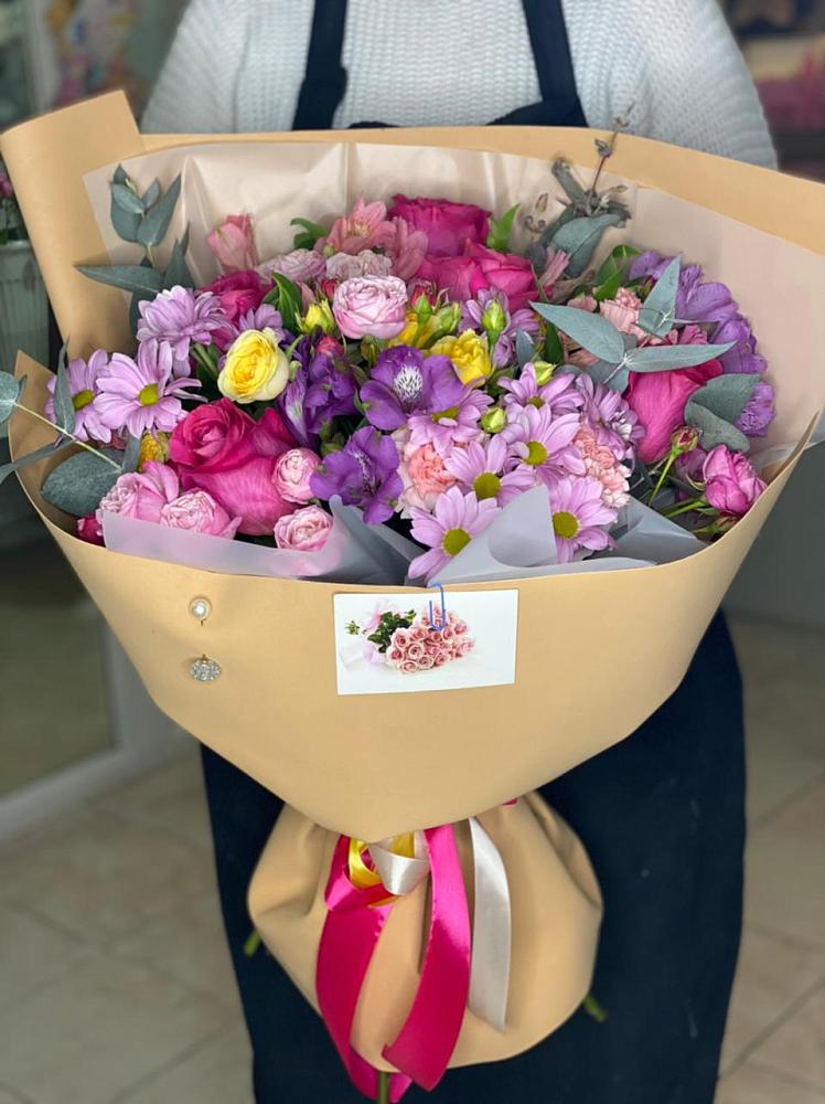 Букет цветов из: Хризантемы, Гвоздики и Альстромерии в Невели