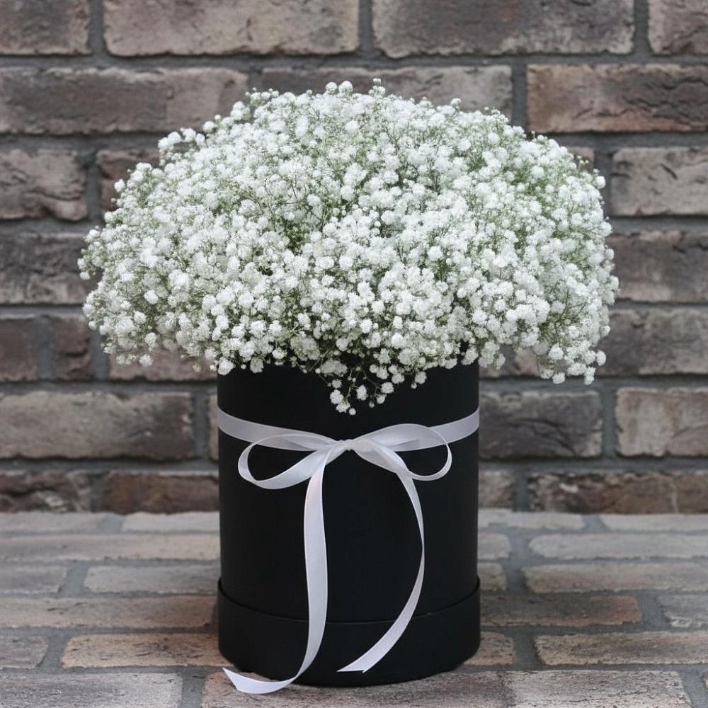 Цветочная композиция из Гипсофила в шляпной коробке в Невели