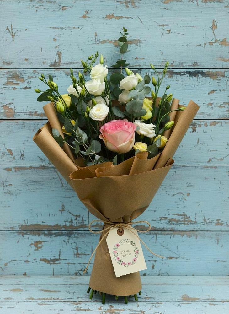 Букет цветов из: Розы и Лизиантусы в Невели