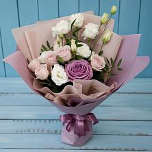Букет цветов из:  Розы и Лизиантусы в Невели