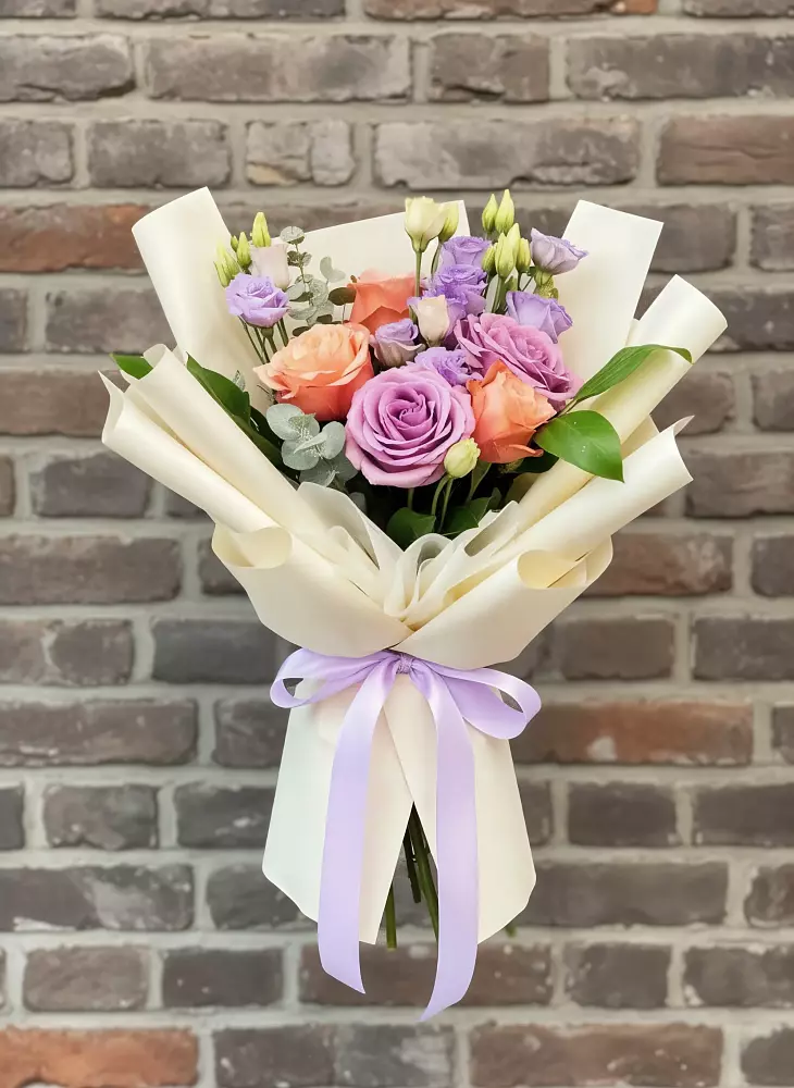 Букет цветов из: Лизиантусы и Розы в Невели