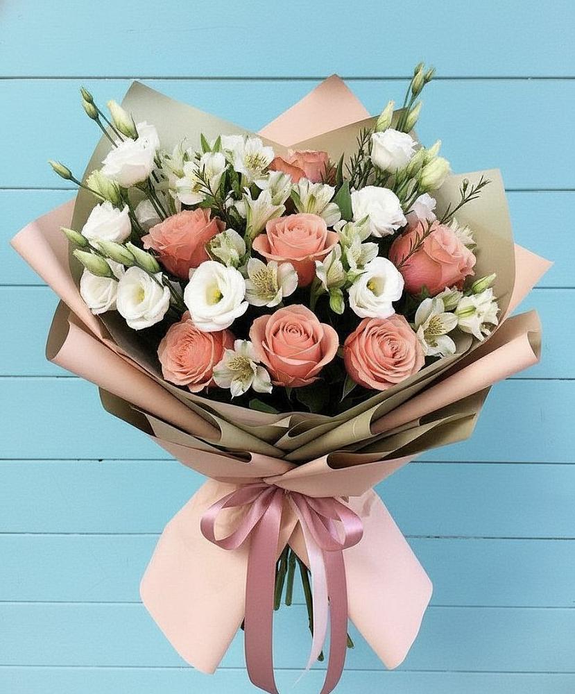 Букет цветов из: Розы, Альстромерии и Лизиантусы в Невели