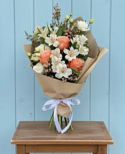 Букет цветов из:  Альстромерии, Лизиантусы, Розы и Хризантемы #REPLACE_PRED# Невели