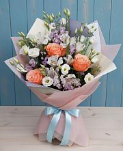 Букет цветов из:  Лизиантусы, Розы, Альстромерии и Гипсофила в Невели