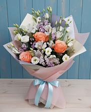 Букет цветов из:  Лизиантусы, Розы, Альстромерии и Гипсофила в Невели