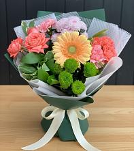 Букет цветов из:  Гвоздики, Розы, Герберы и Хризантемы в Невели