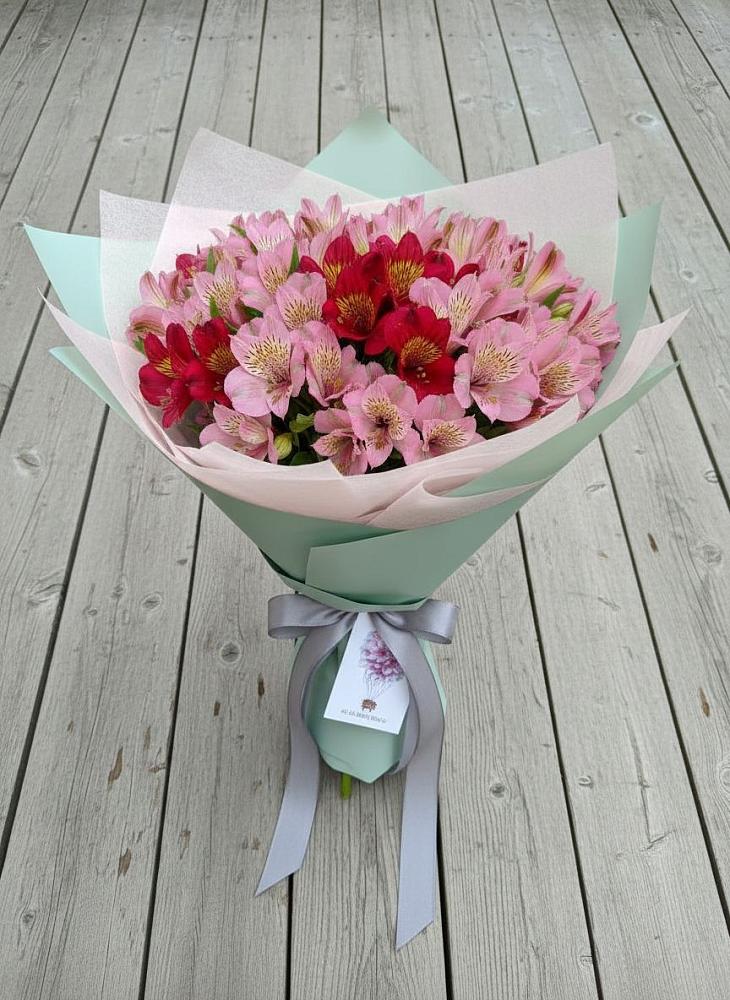Букет цветов из: Альстромерии в Невели