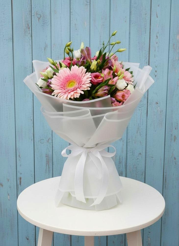 Букет цветов из: Герберы, Альстромерии и Лизиантусы в Невели