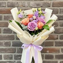 Букет цветов из:  Лизиантусы и Розы в Невели