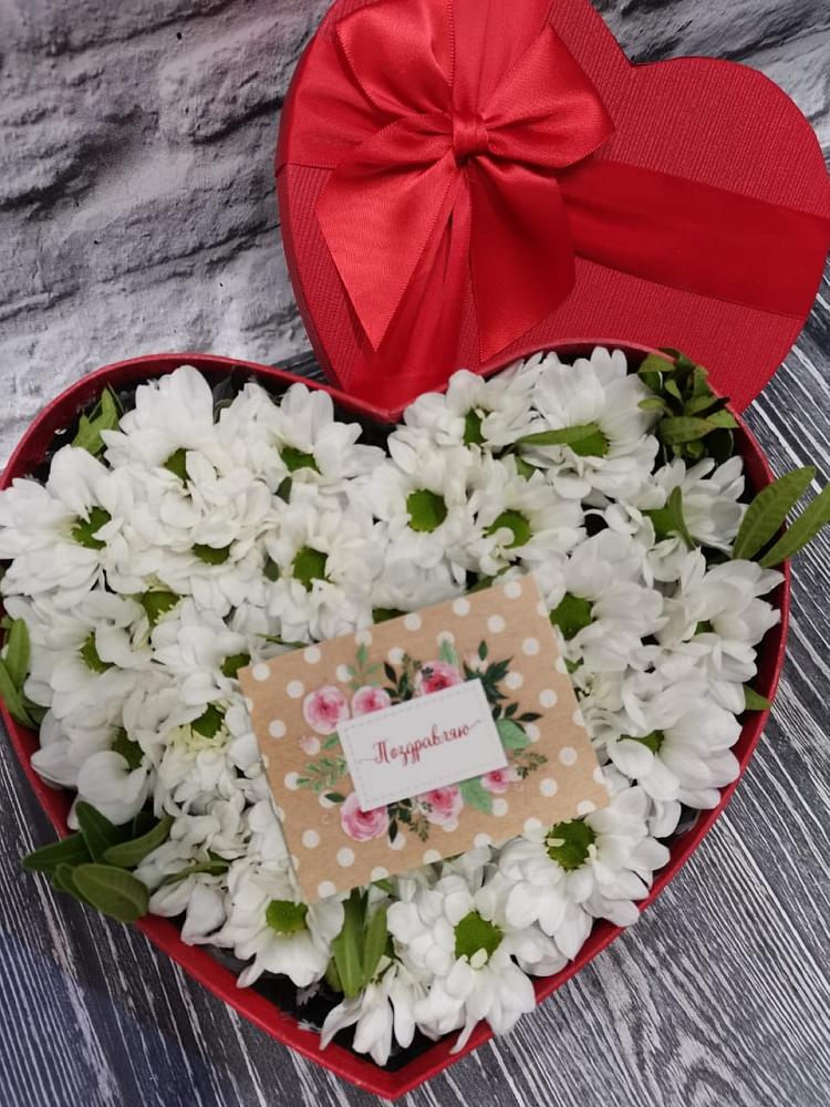 Цветочная композиция из Хризантемы в виде сердца в Невели
