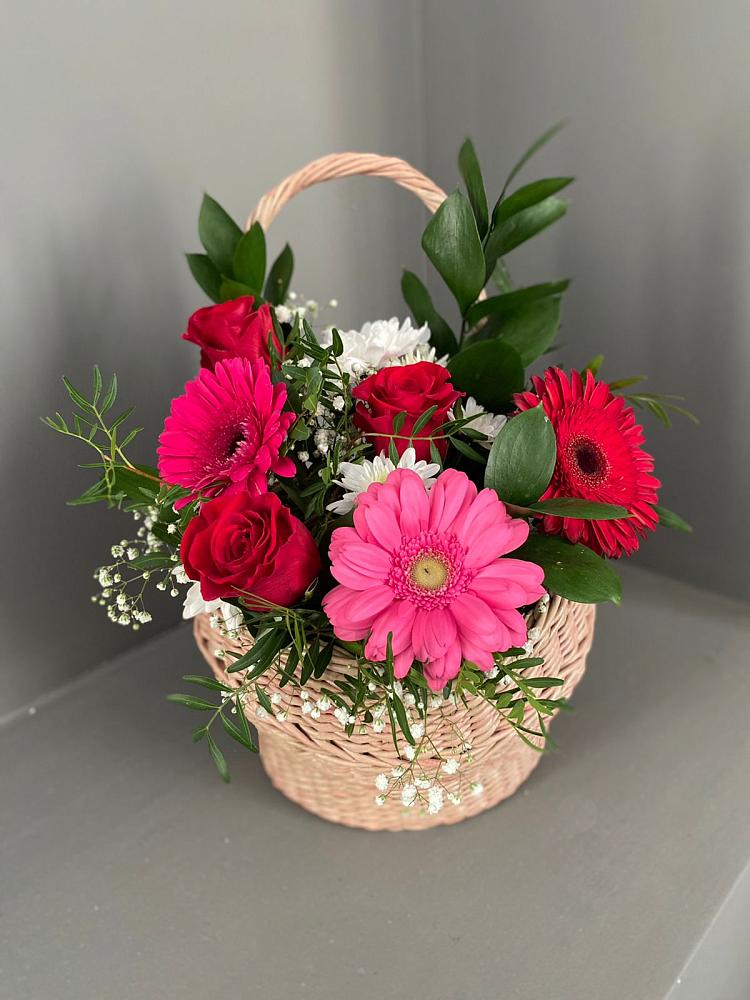 Цветочная композиция из Розы, Хризантемы и Герберы в корзине в Невели