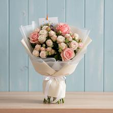 Букет цветов из:  Розы в Невели