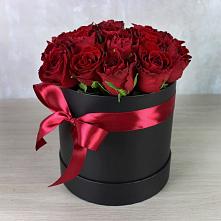 Цветочная композиция из Розы в шляпной коробке в Невели