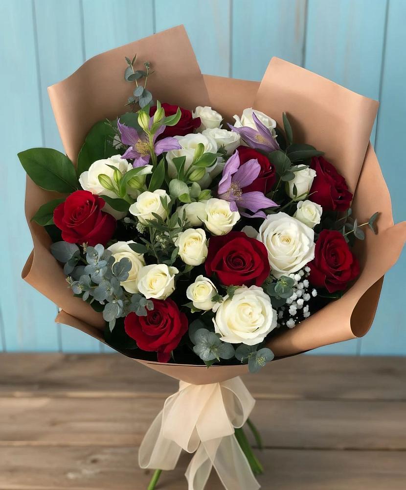 Букет цветов из: Розы и Альстромерии в Невели