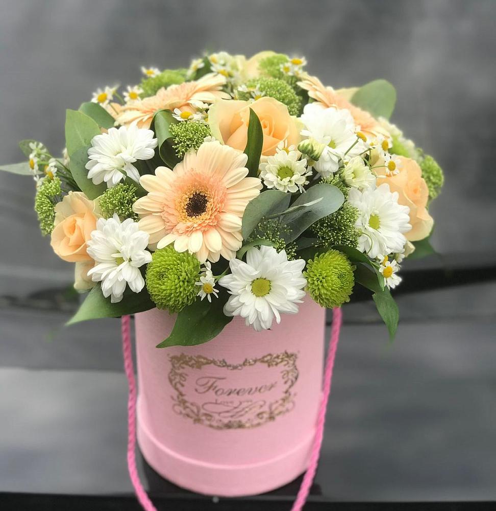 Цветочная композиция из Розы, Герберы и Хризантемы в шляпной коробке в Невели