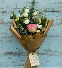 Букет цветов из:  Розы и Лизиантусы в Невели