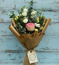 Букет цветов из:  Розы и Лизиантусы в Невели