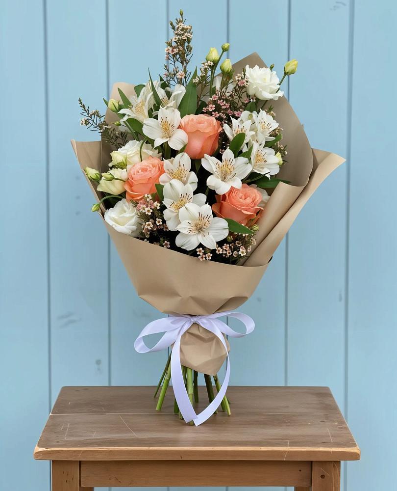 Букет цветов из: Альстромерии, Лизиантусы, Розы и Хризантемы в Невели