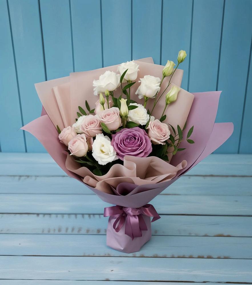 Букет цветов из: Розы и Лизиантусы в Невели